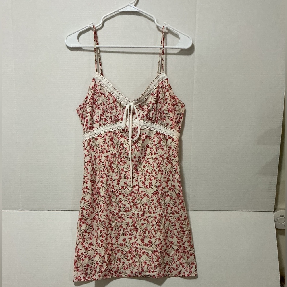 Forever 21 Red and Cream Floral Mini Dress
